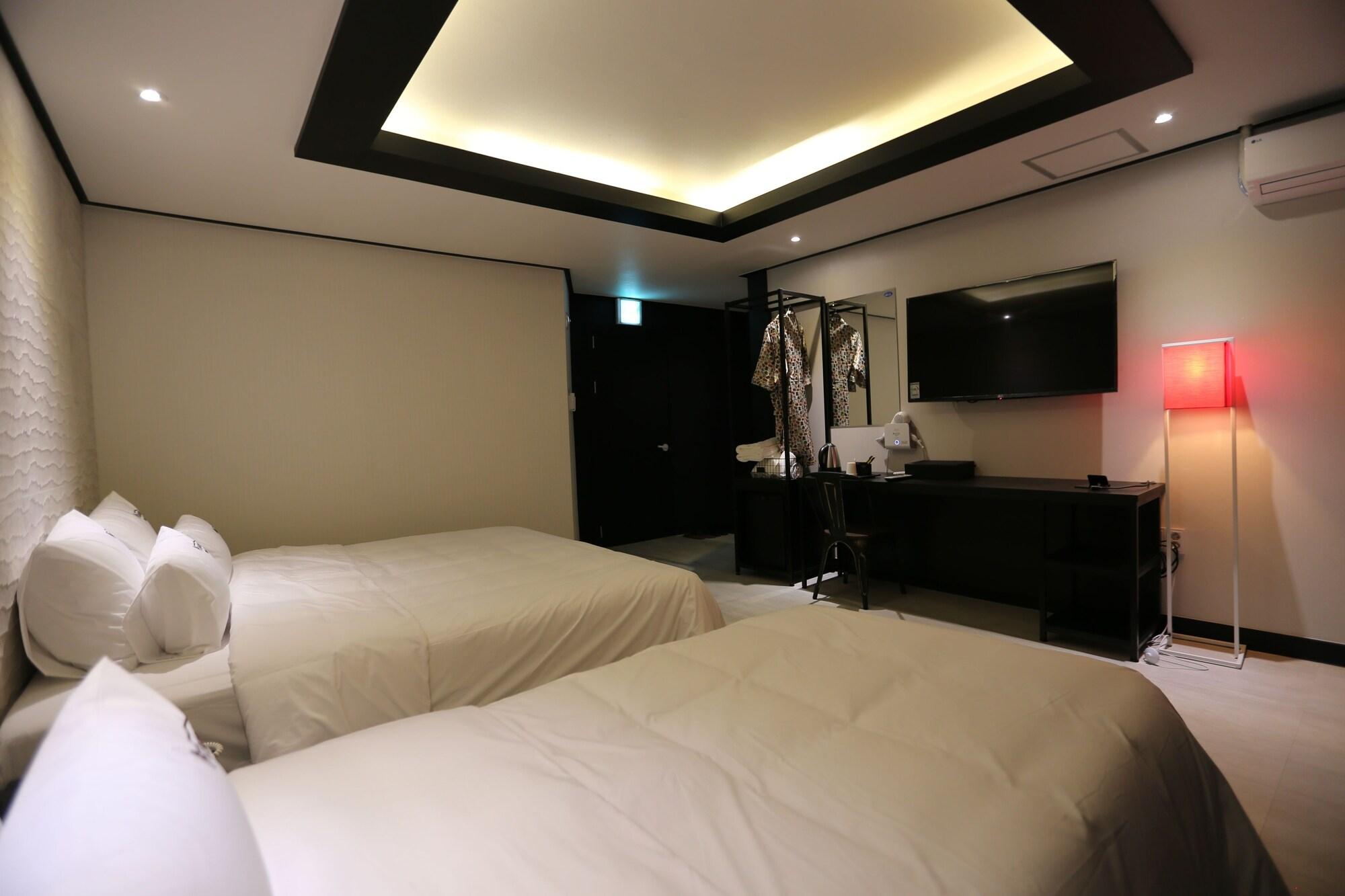 Almond Hotel Gupo Station Μπουσάν Εξωτερικό φωτογραφία