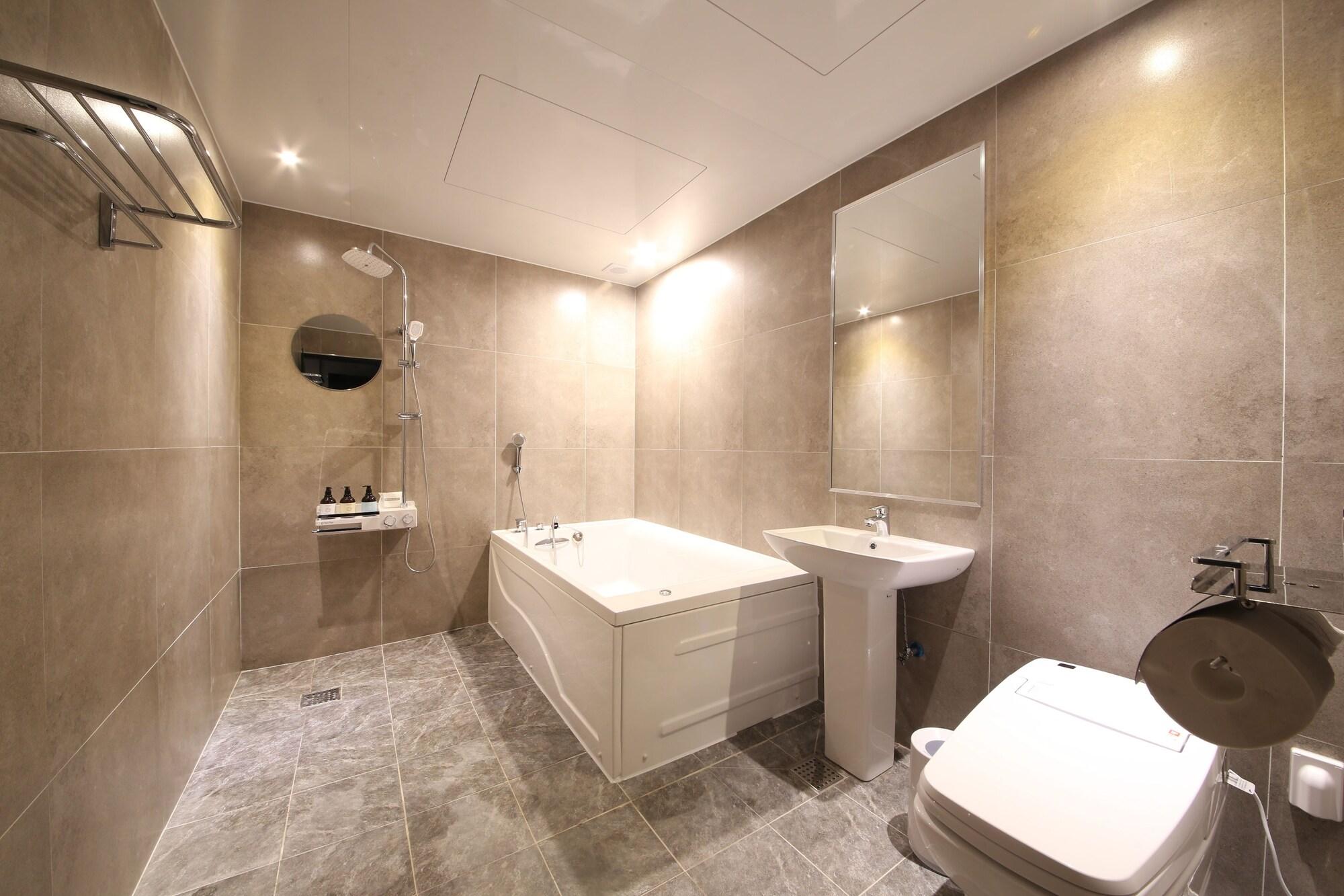 Almond Hotel Gupo Station Μπουσάν Εξωτερικό φωτογραφία
