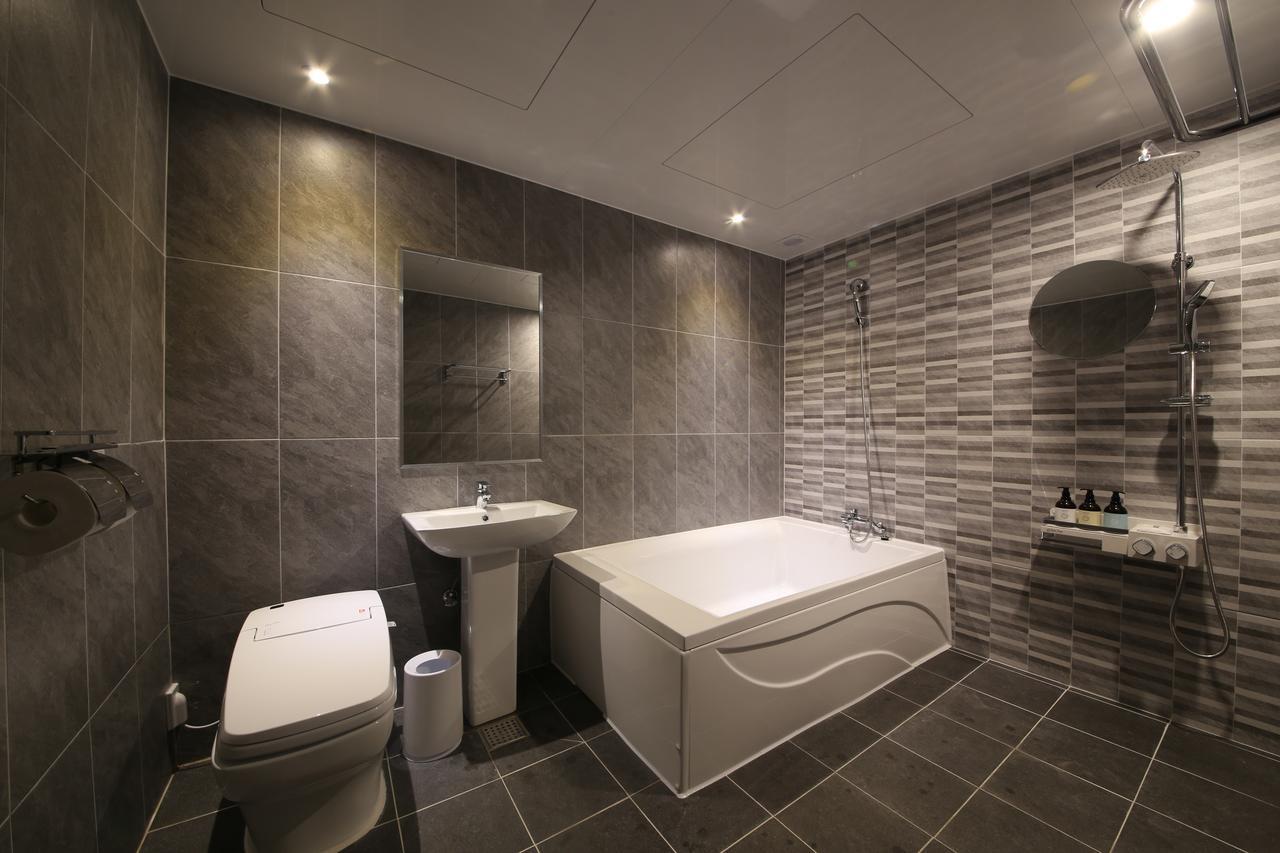 Almond Hotel Gupo Station Μπουσάν Εξωτερικό φωτογραφία