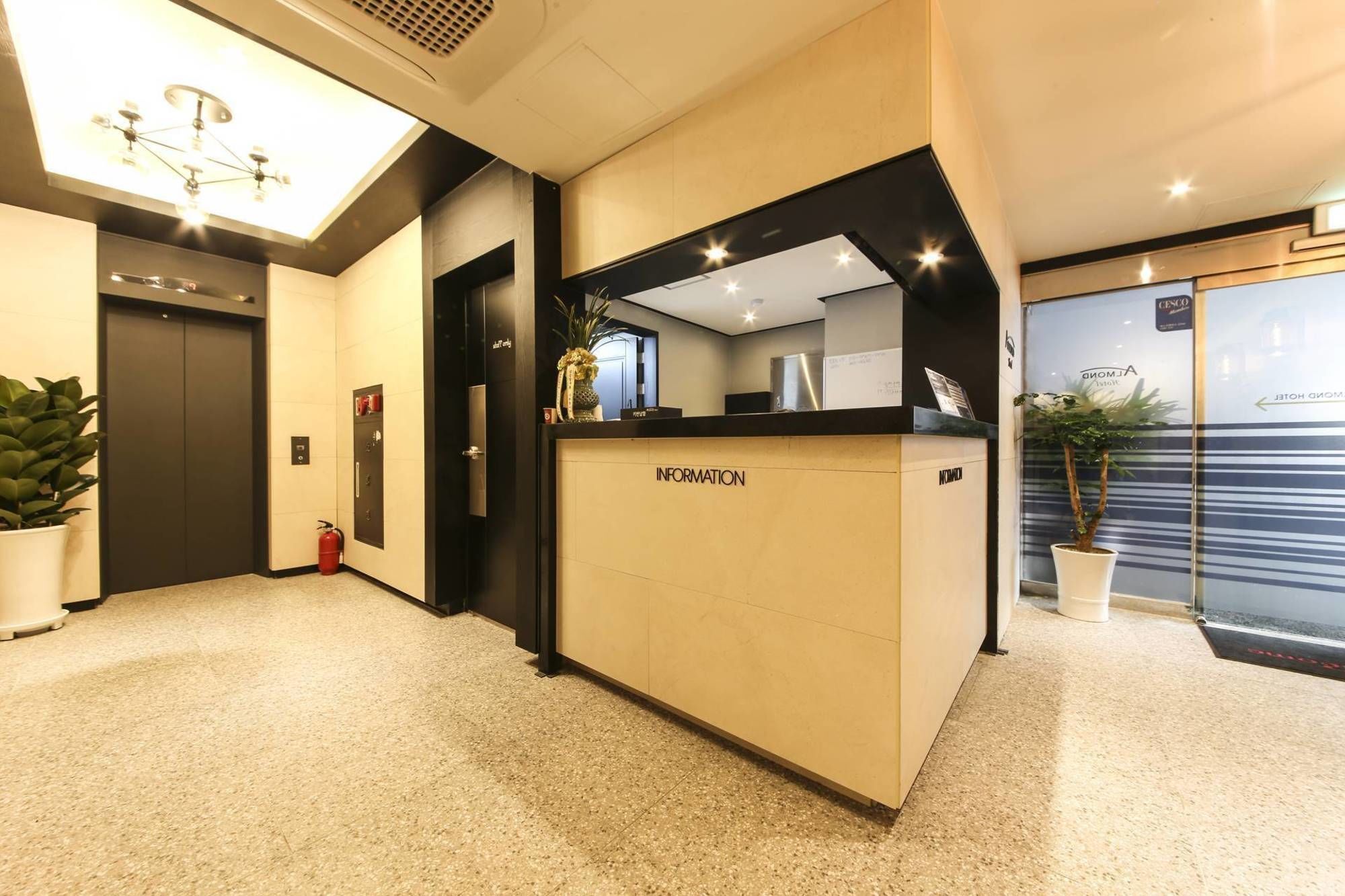 Almond Hotel Gupo Station Μπουσάν Εξωτερικό φωτογραφία